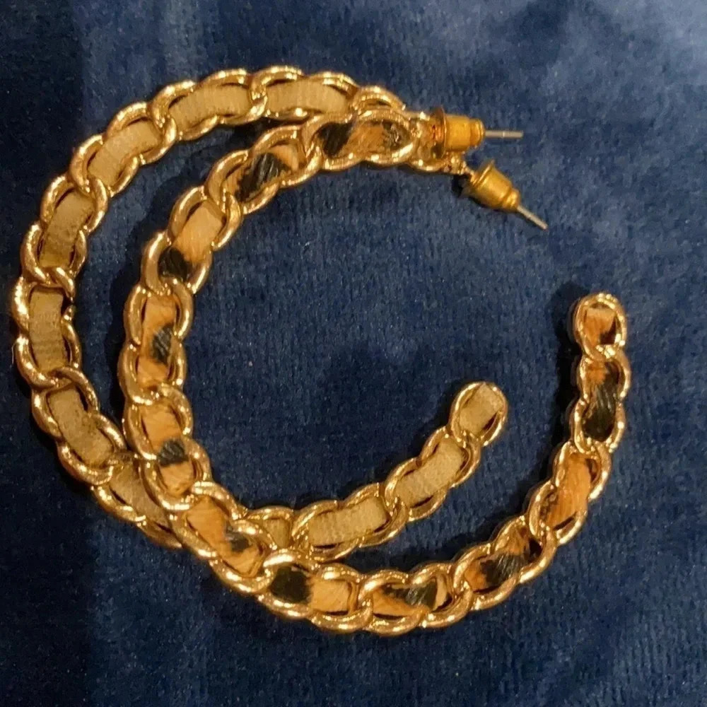 Stunning gold tone twisted  chic fashion hoop earrings